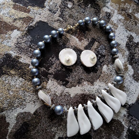 Vintage Bib Choker Made in Japan Painted Ceramic necklace and earrings set - Picture 2 of 5